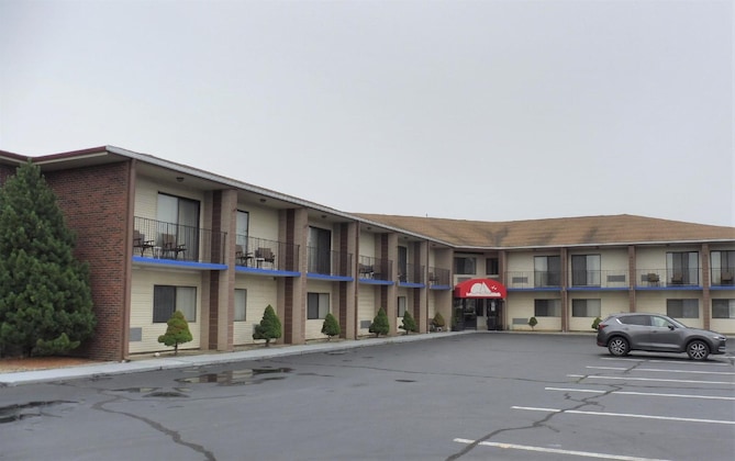 Gallery - Red Roof Inn & Suites Middletown, Ri