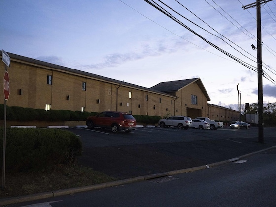 Gallery - Knights Inn South Amboy Garden State Parkway South, Exit 125