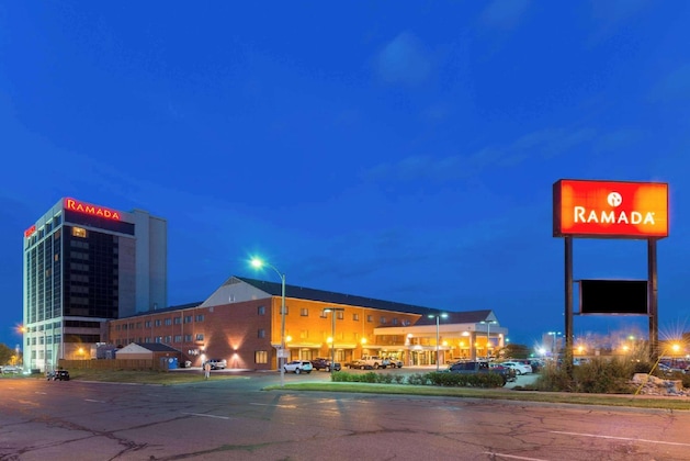 Gallery - Ramada By Wyndham Topeka Downtown Hotel & Convention Center