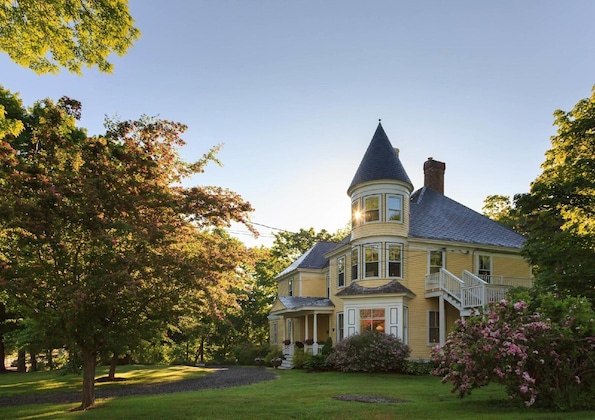 Gallery - Hawthorn Inn