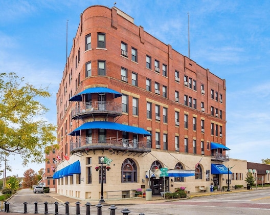 Gallery - The Lafayette A Grand Riverboat Era Hotel