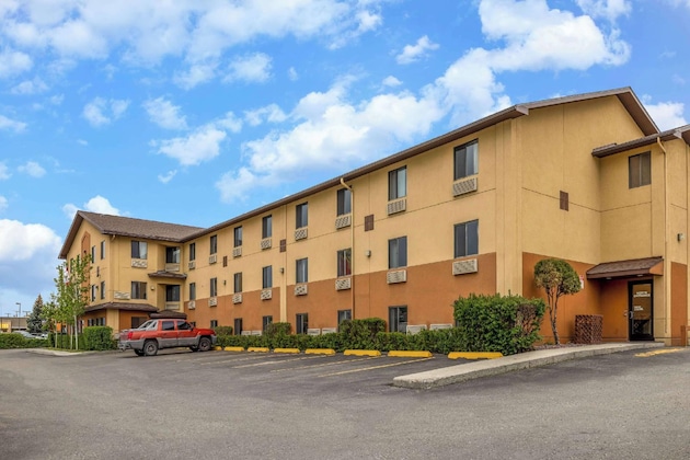 Gallery - Super 8 By Wyndham Butte Mt