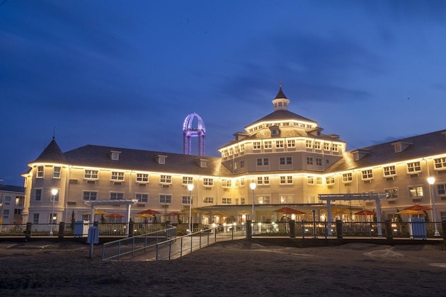 Gallery - Cedar Point's Hotel Breakers