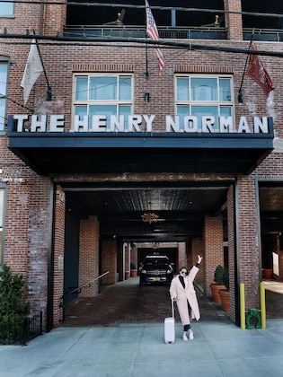Gallery - Henry Norman Hotel