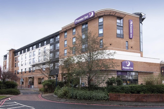 Gallery - Premier Inn Solihull Town Centre