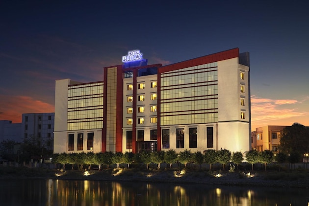 Gallery - Le Lac Sarovar Portico Ranchi