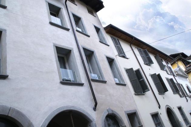 Gallery - Academia Residence