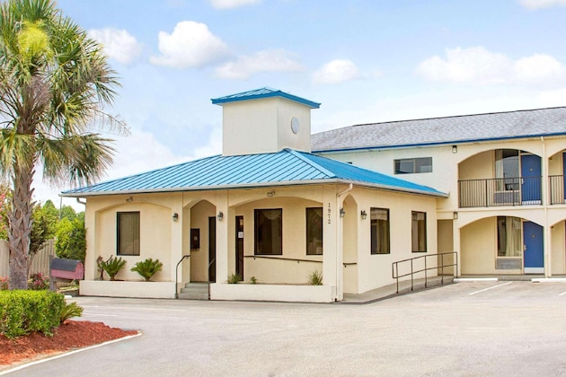 Gallery - Super 8 By Wyndham Walterboro