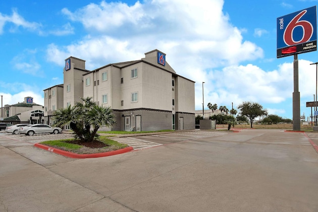 Gallery - Motel 6 Pharr