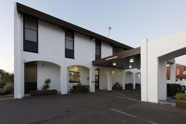 Gallery - Econo Lodge Hacienda International