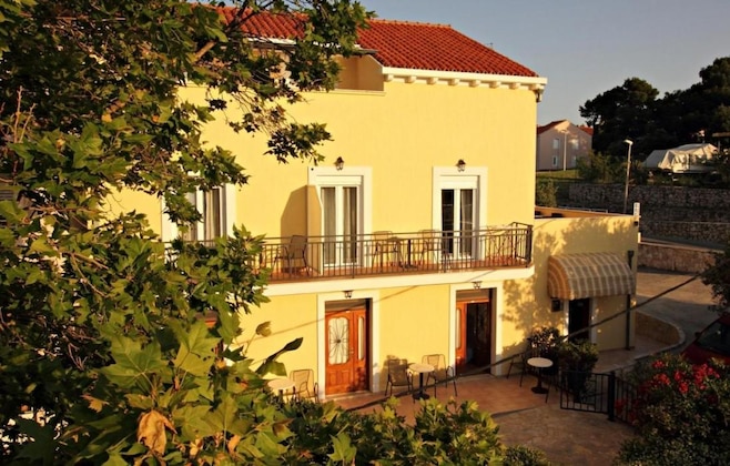 Gallery - Bacan Serviced Apartments
