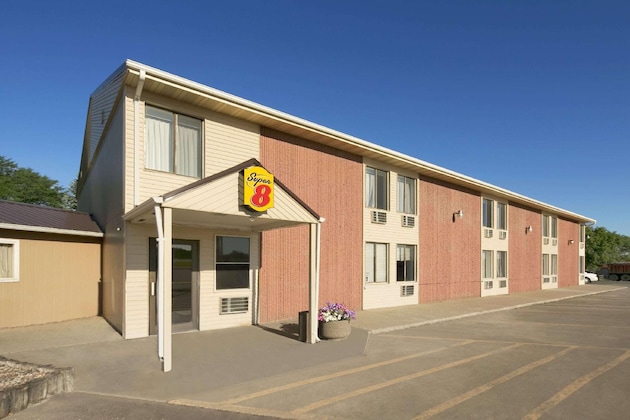 Gallery - Super 8 By Wyndham Redfield