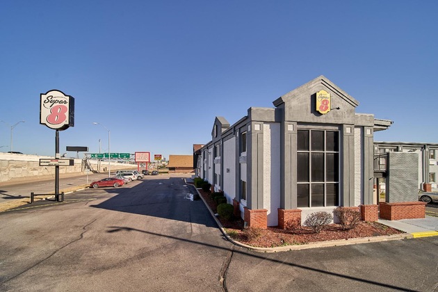 Gallery - Super 8 By Wyndham Wichita Airport