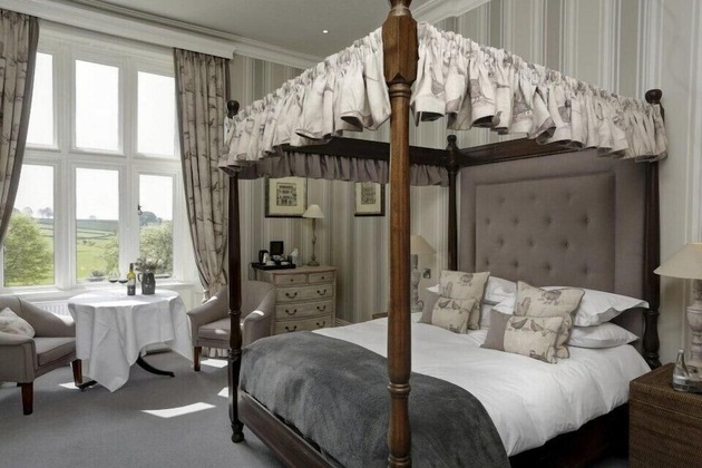 Gallery - Falcon Manor Hotel