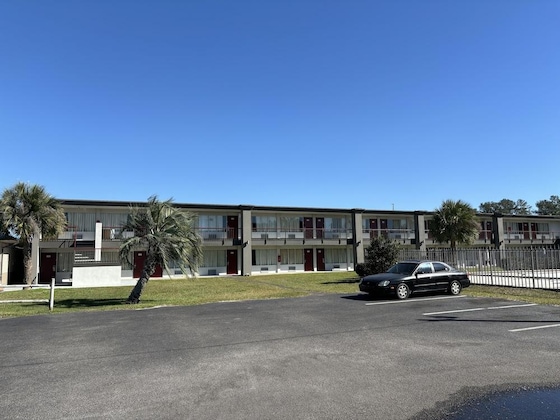 Gallery - Red Roof Inn Wildwood, Fl - The Villages