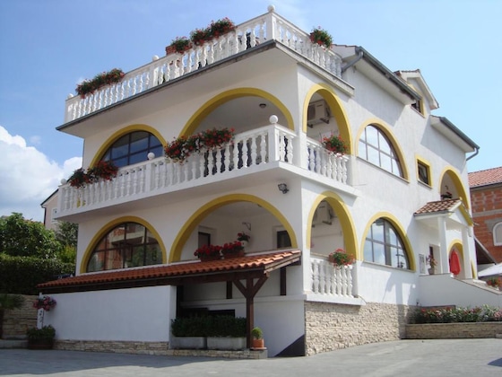 Gallery - Villa Flora
