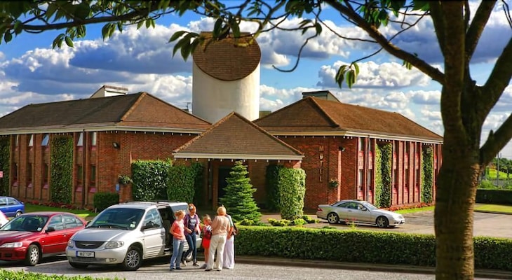 Gallery - Damon's Hotel