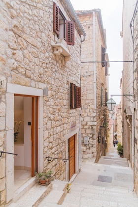 Gallery - House Karkovich