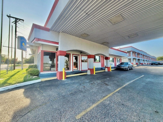 Gallery - River Forest Inn