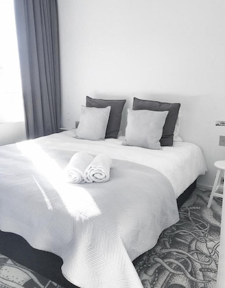 Gallery - White Room