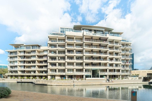 Gallery - Canal Quays 202