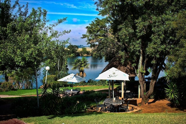 Gallery - Waterfront Country Lodge