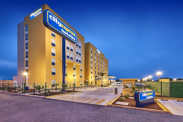 Gallery - City Express Celaya Galerias