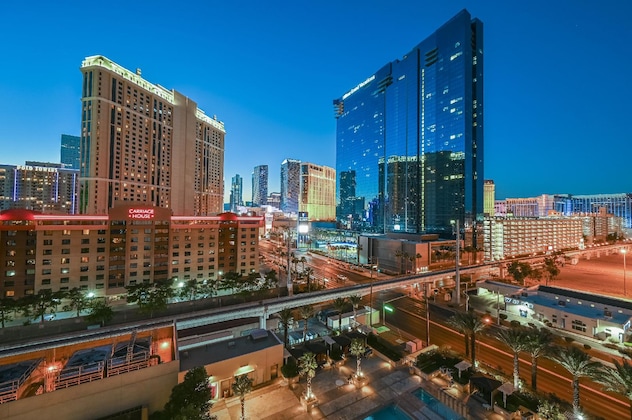 Gallery - Stripviewsuites At Signature
