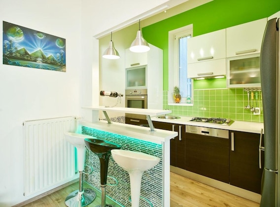 Gallery - Apartment Green Wall