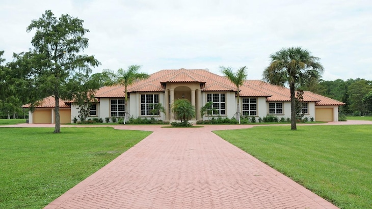 Gallery - Knickerbocker Estate: Elegant 9-Br Getaway In Naples. Enjoy Private Pool, Outdoor Dining, And Expansive Grounds, Experience Tranquility With Easy Access To Naples' Best