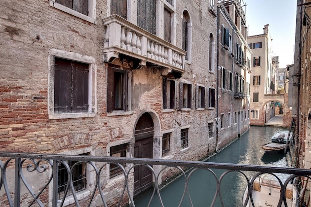 Gallery - Rialto Canal View