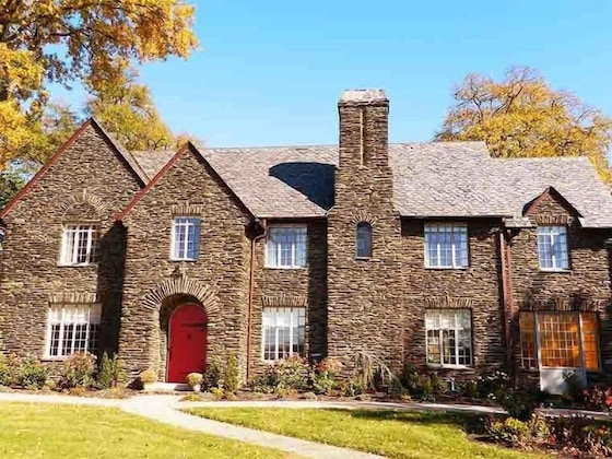 Gallery - The Manor On Front