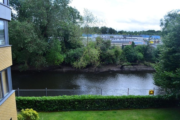 Gallery - Metrostays - Riverside Apartment