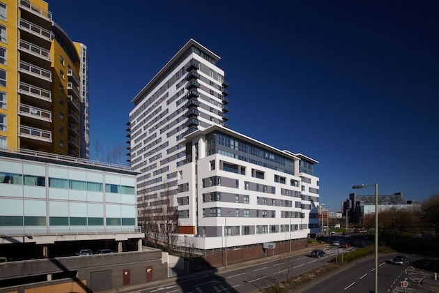 Gallery - Skyline Plaza By Viridian Apartments