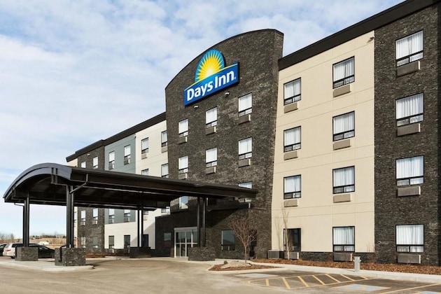 Gallery - Days Inn by Wyndham Calgary North Balzac