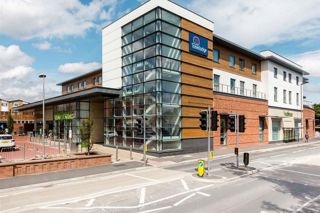 Gallery - Travelodge Egham