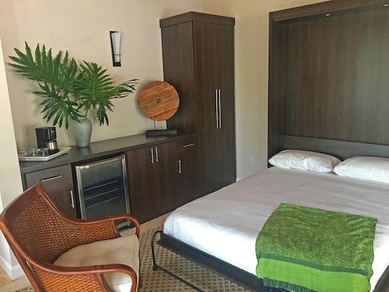 Gallery - Dolphin Point Villas