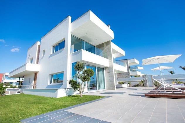Gallery - Tranquility Beachfront Villa