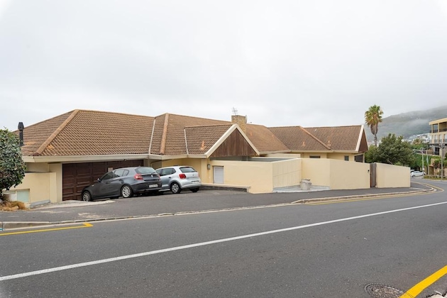 Gallery - Caprice Court 6
