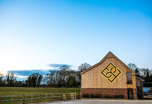 Gallery - Baraset Barn