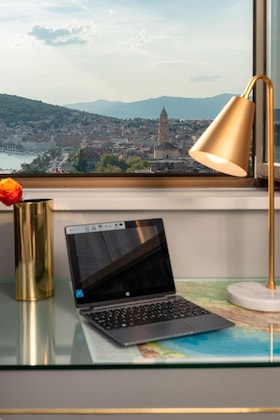 Gallery - Royal Suites Sky