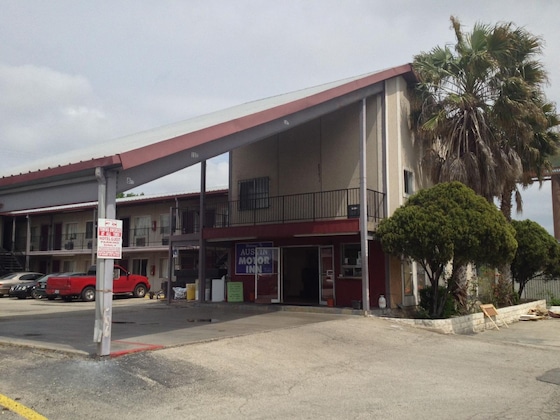 Gallery - Austin Motor Inn