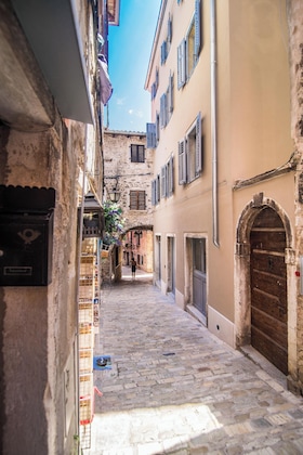 Gallery - The Melegran