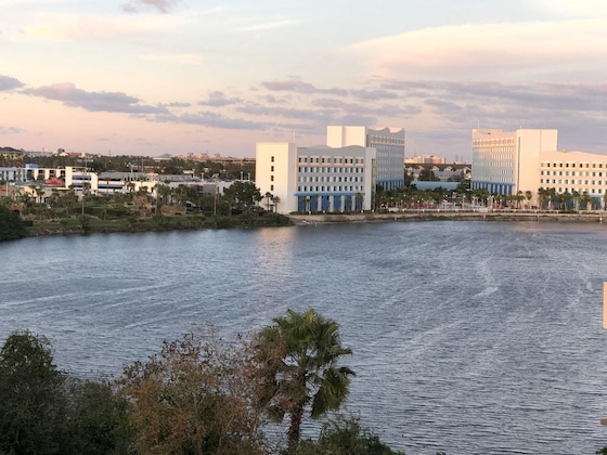 Gallery - 2701 · Luxury Lakefront Unit With Pool Views