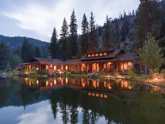 Gallery - Eleven Taylor River Lodge