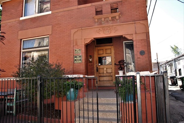 Gallery - Off Broadway B&B