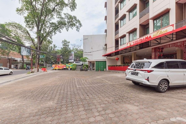 Gallery - Reddoorz Premium Near Paris Van Java Mall