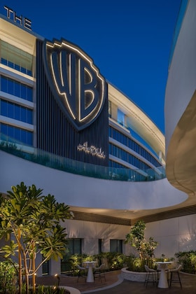 Gallery - The WB Abu Dhabi, Curio Collection by Hilton