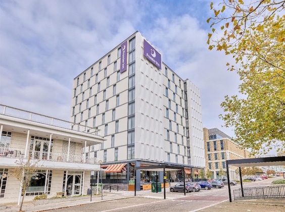 Gallery - Premier Inn Milton Keynes Central (Avebury Boulevard)