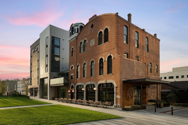 Gallery - Hotel West & Main Conshohocken Philadelphia, Tapestry Hilton